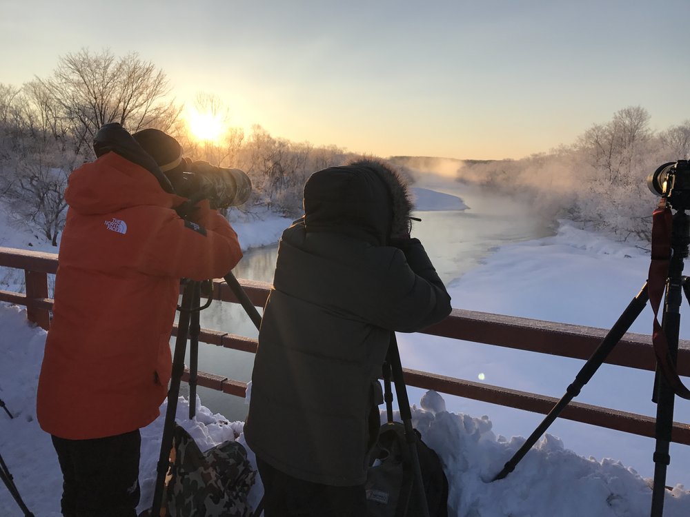 Conditions for a hoar frost often mean temperatures of -22C (-7F). Your breath gets frozen, and so do your batteries.